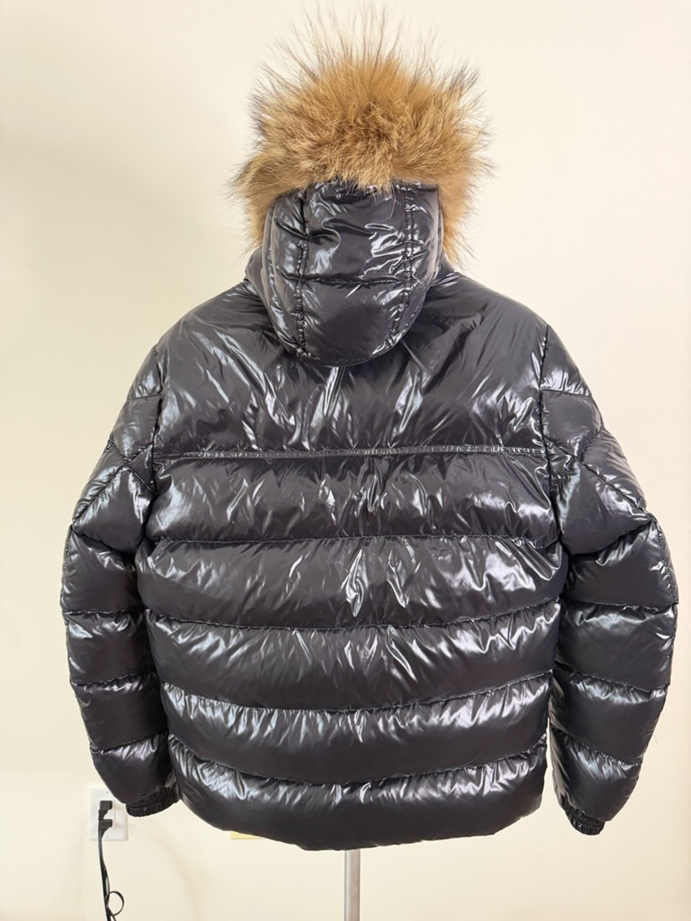 100% authentic Moncler Black Down Puffer Jacket with removable Fur-Trim Hood - Picture 3 of 7